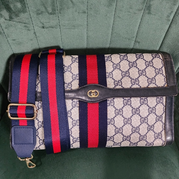 Gucci Handbags - Auth Gucci Large Clutch